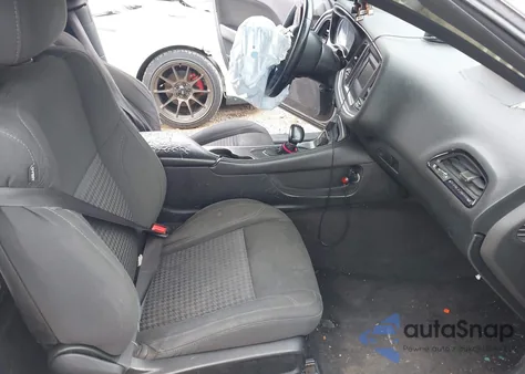 2017 Dodge Challenger Sxt z USA, uszkodzony, nr VIN 2C3CDZAG0HH572554